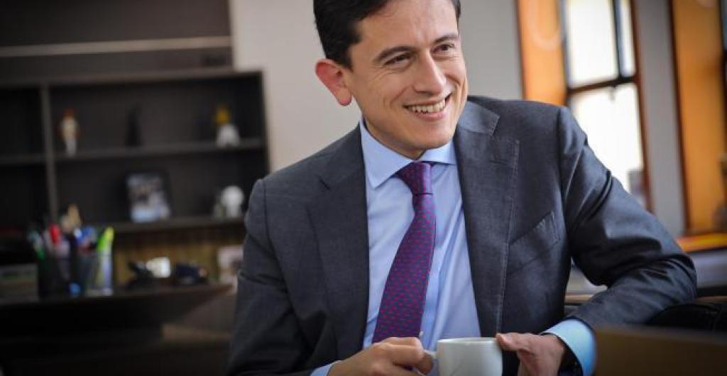 ¡Lo hizo de nuevo! Ingeniosa respuesta de ‘Mr. Taxes’ a tiktoker español por video sobre Colombia