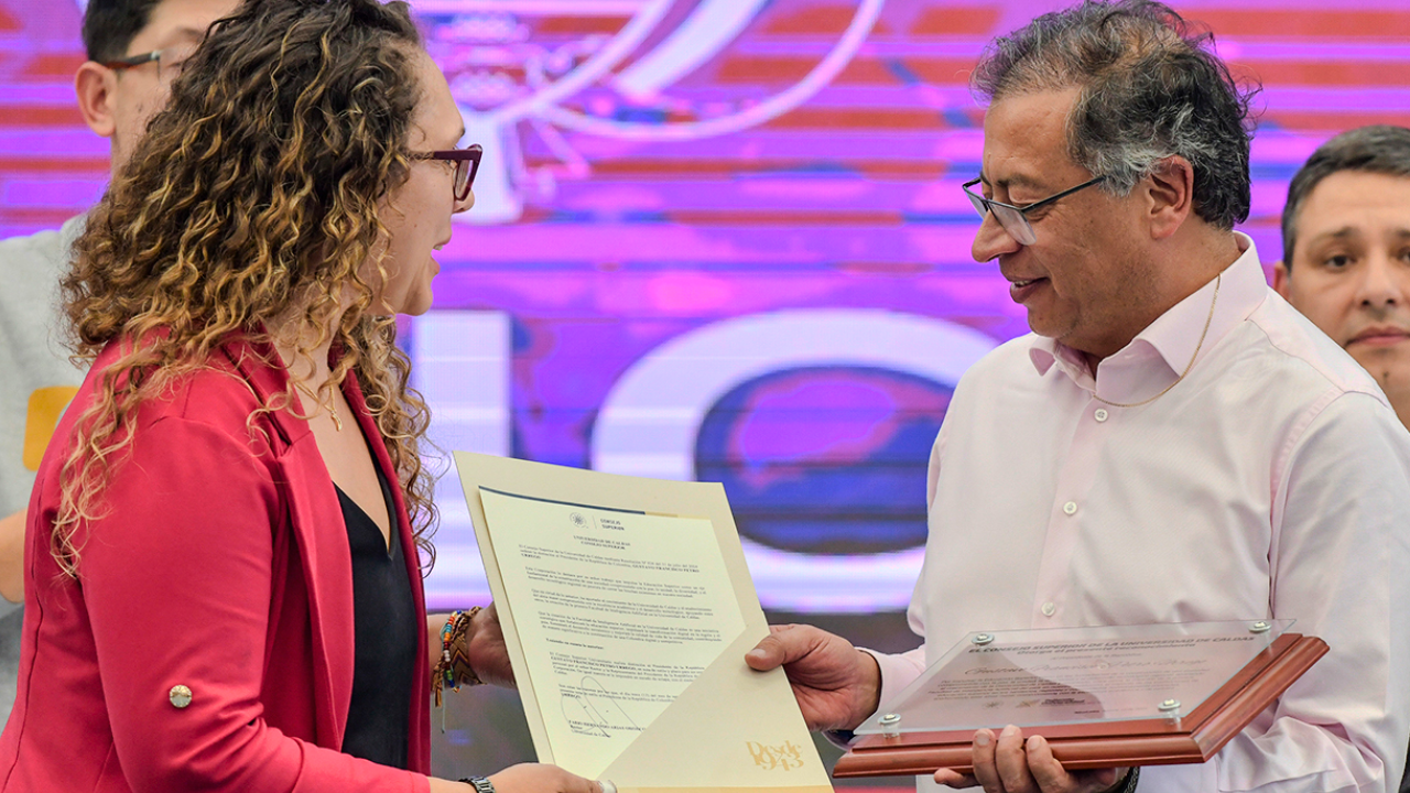 Petro encendió nueva polémica con propuesta: "llevar tejido humano humano colombiano a Marte"