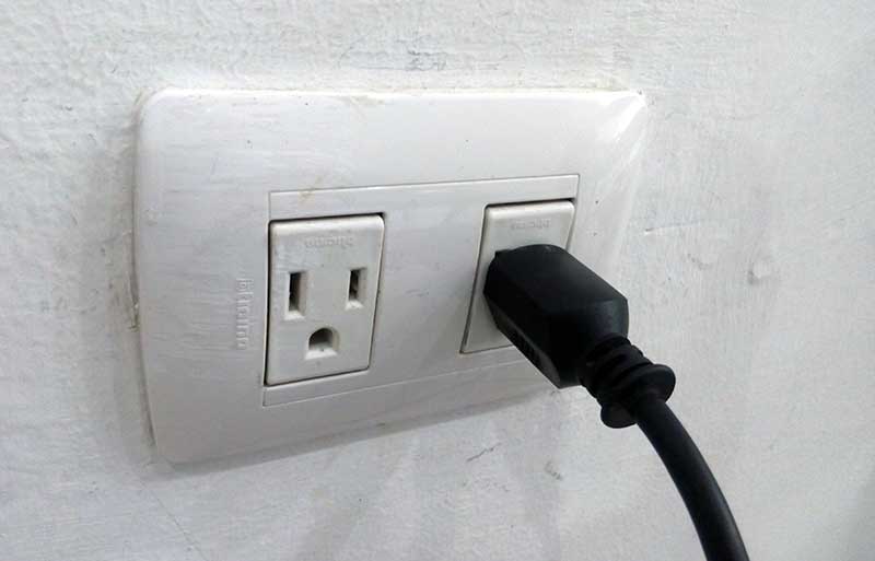 Cuide el bolsillo: este es el dispositivo que debería desconectar en la noche para ahorrar luz