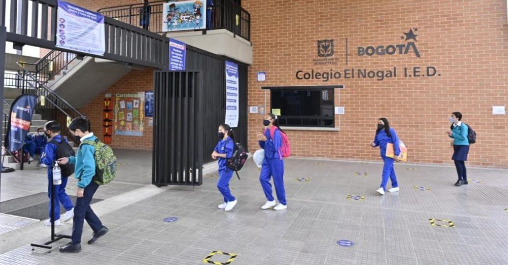 Colegios públicos deberán reponer día que perdieron por el paro camionero