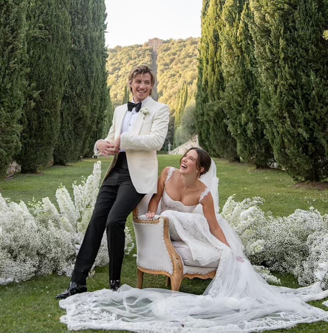 Publican fotos de la boda secreta de Millie Bobby Brown y Jake Bongiovi