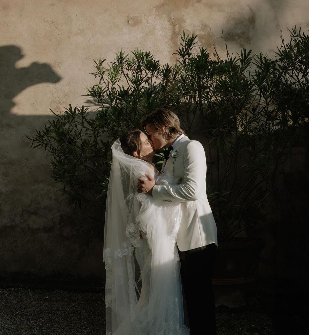 Publican fotos de la boda secreta de Millie Bobby Brown y Jake Bongiovi