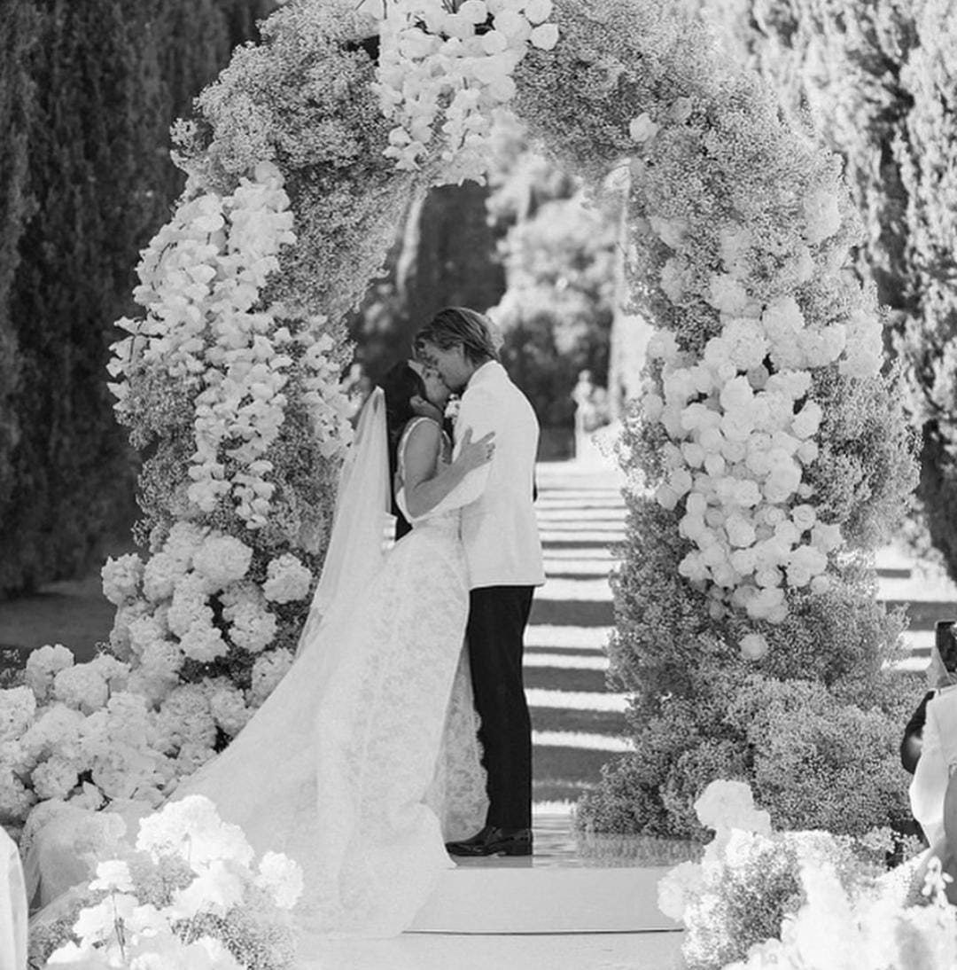 Publican fotos de la boda secreta de Millie Bobby Brown y Jake Bongiovi