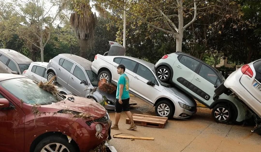 Ya son más de 200 los muertos por las inundaciones en España: entre los fallecidos hay un colombiano