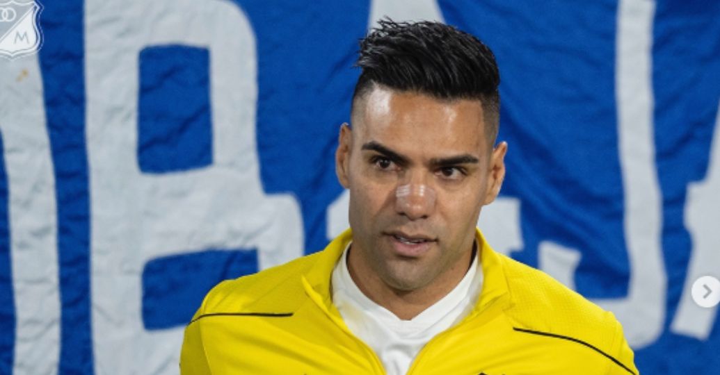 Polémica en el clásico capitalino por fuerte entrada de Falcao a jugador de Santa Fe: pidieron roja