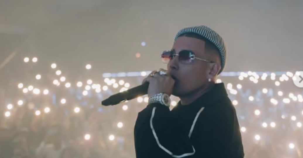 Cantante 'Cosculluela' es encarcelado por atropellar dos jinetes con sus caballos