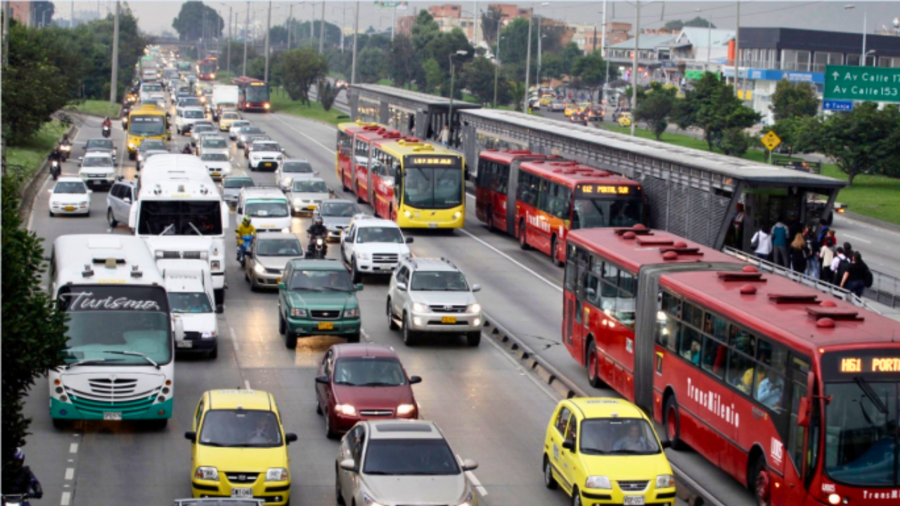 Este es el color preferido de los colombianos para los carros: el blanco perdió el liderato