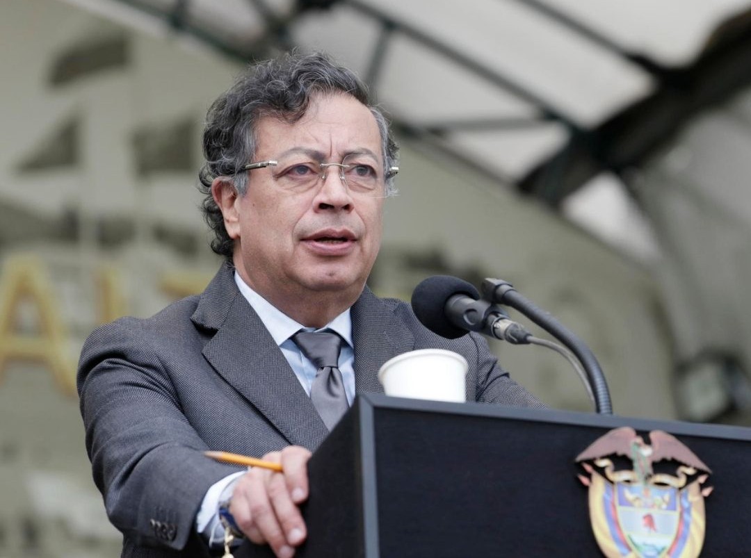 Petro defiende el decreto del salario mínimo y anuncia nueva concertación