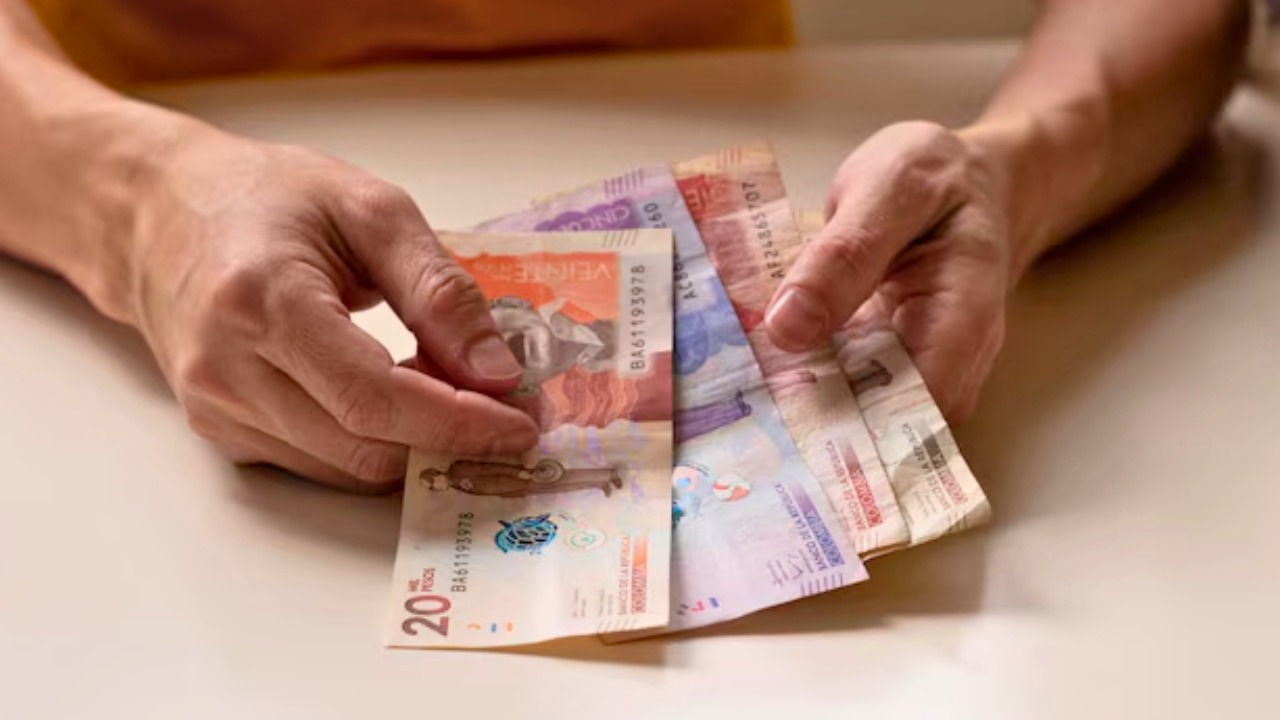 ¿Cuánto dinero recibe una persona que se pensione con el salario mínimo en 2026?