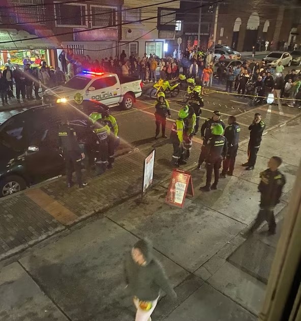En video | Momento exacto de balacera en Barrancas, Bogotá: revelan identidad de comerciante atacado