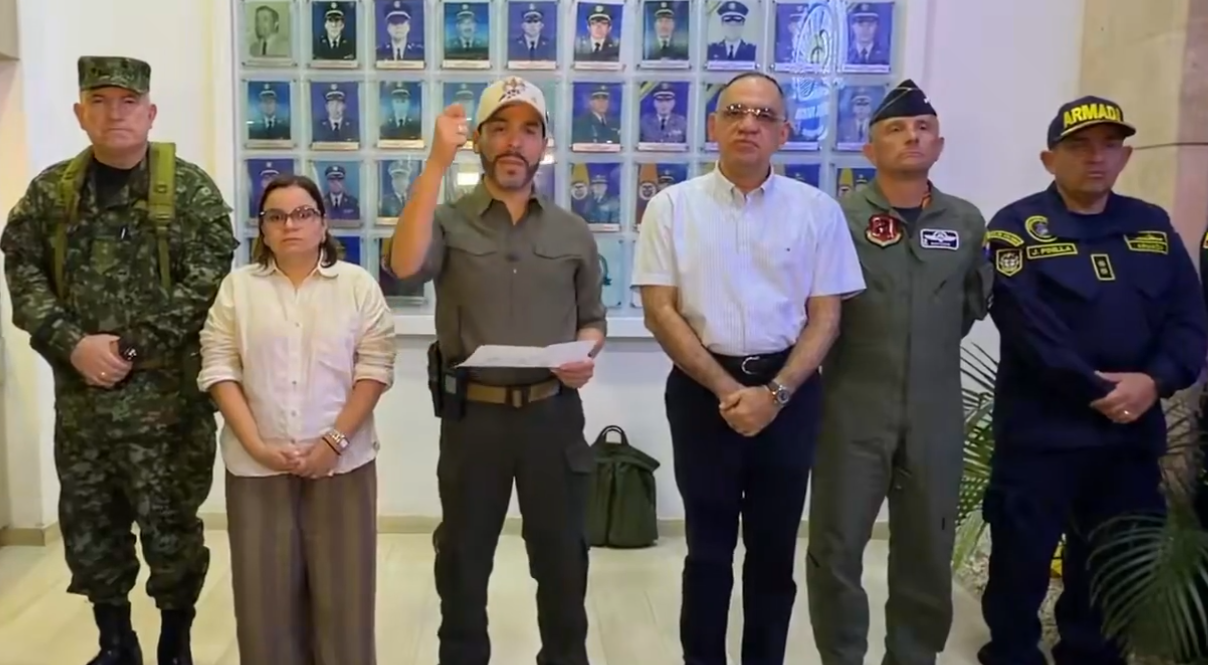 Abelardo de la Espriella apareció armado en Santa Marta: ¿puede un presidente portar pistola?