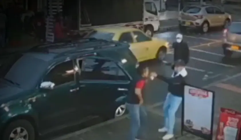 En video | Momento exacto de balacera en Barrancas, Bogotá: revelan identidad de comerciante atacado