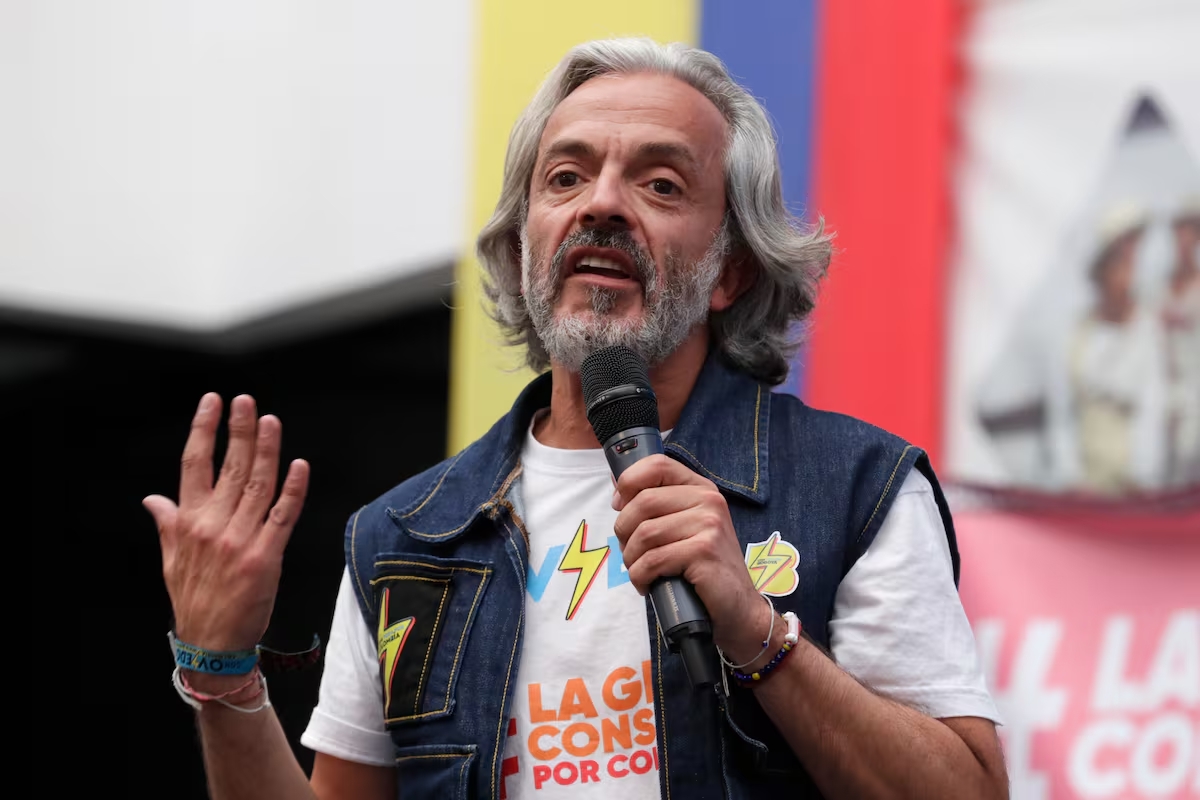 ¿Cuánto dinero recibiría Juan Daniel Oviedo por la reposición de votos? Este es el cálculo