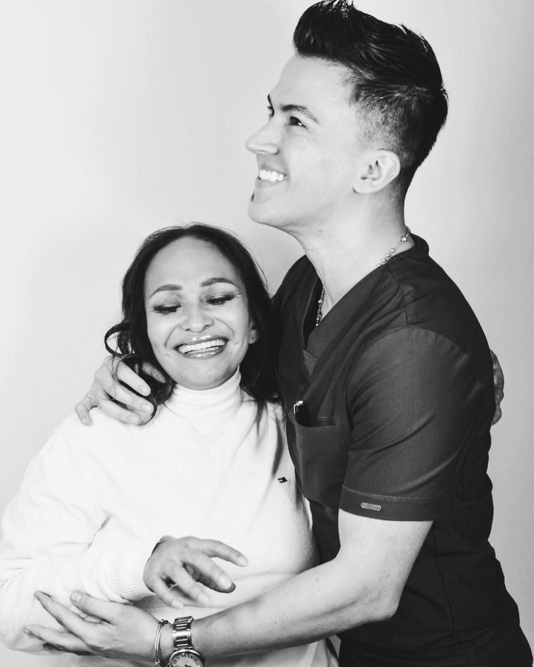 Revelan la posible causa de la muerte de Jimmer Hernández, el conocido “odontólogo de los famosos”