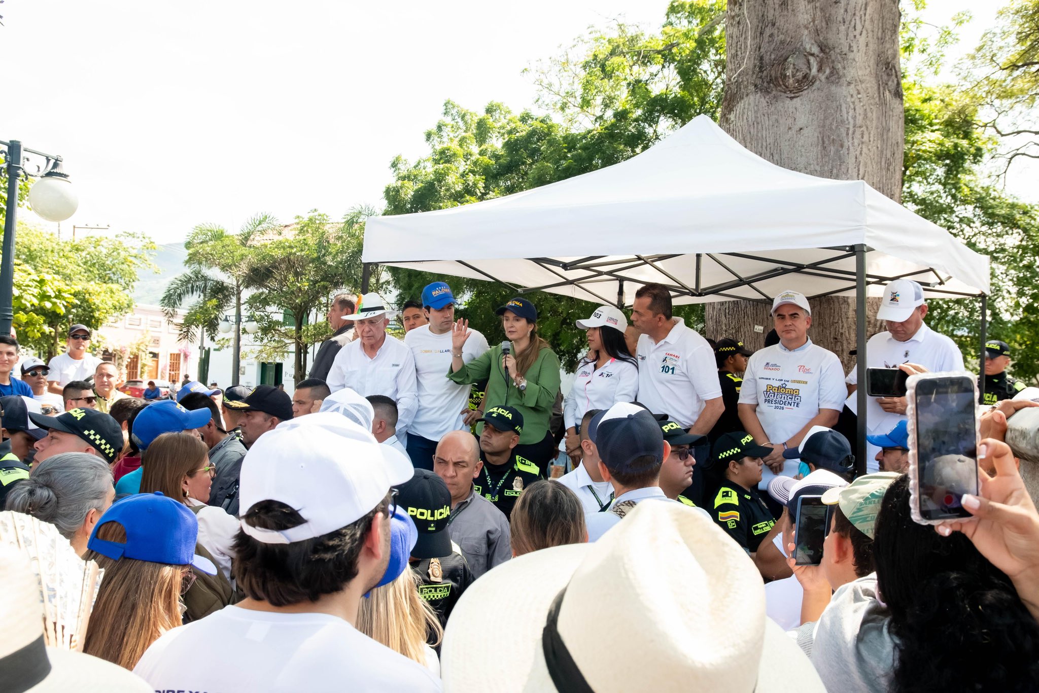Giro en el caso de mujer capturada con un arma en evento político de Paloma Valencia: esto hallaron