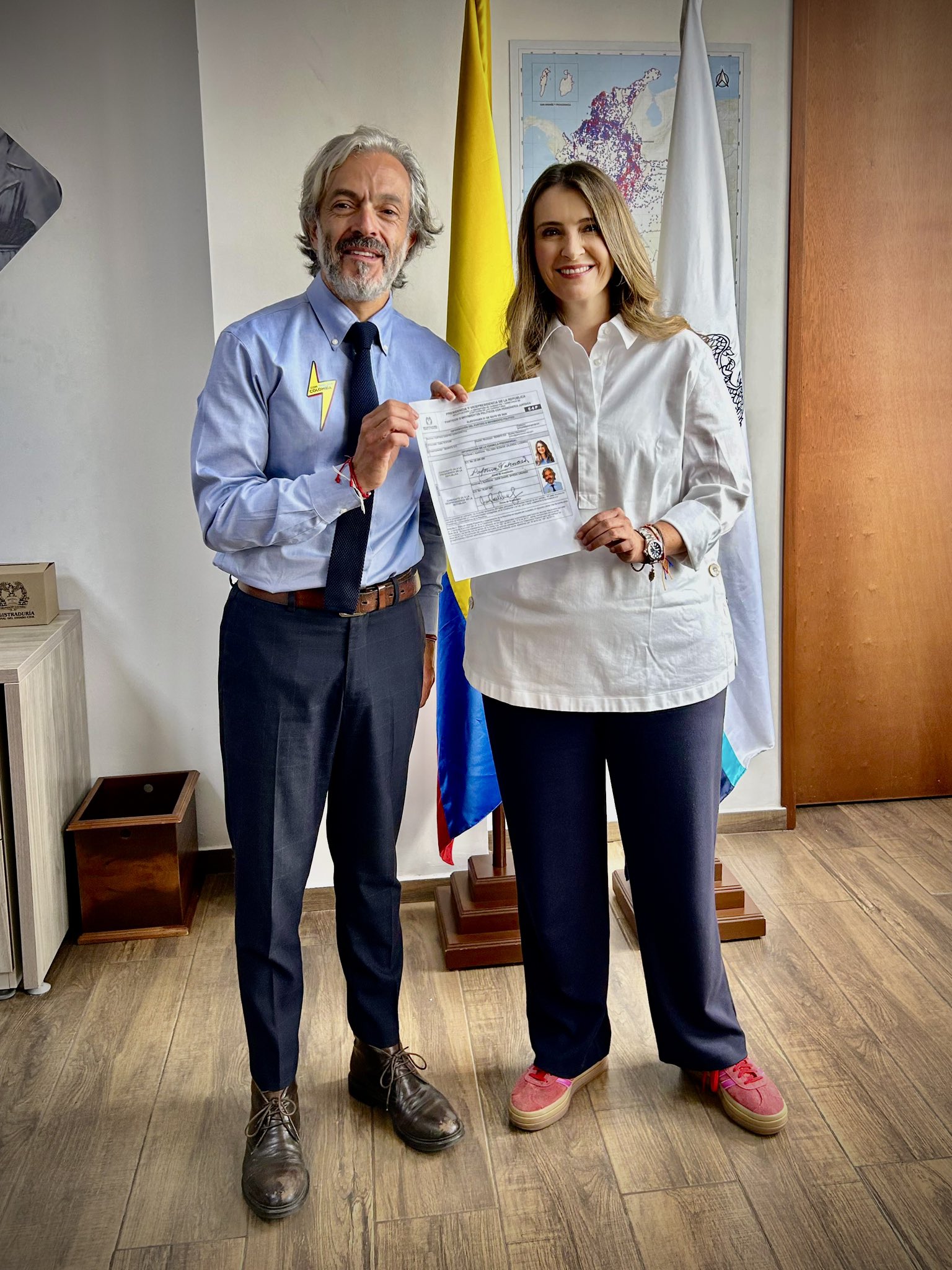 Juan Daniel Oviedo revela qué le dijo su mamá tras aceptar fórmula vicepresidencial de Paloma Valencia