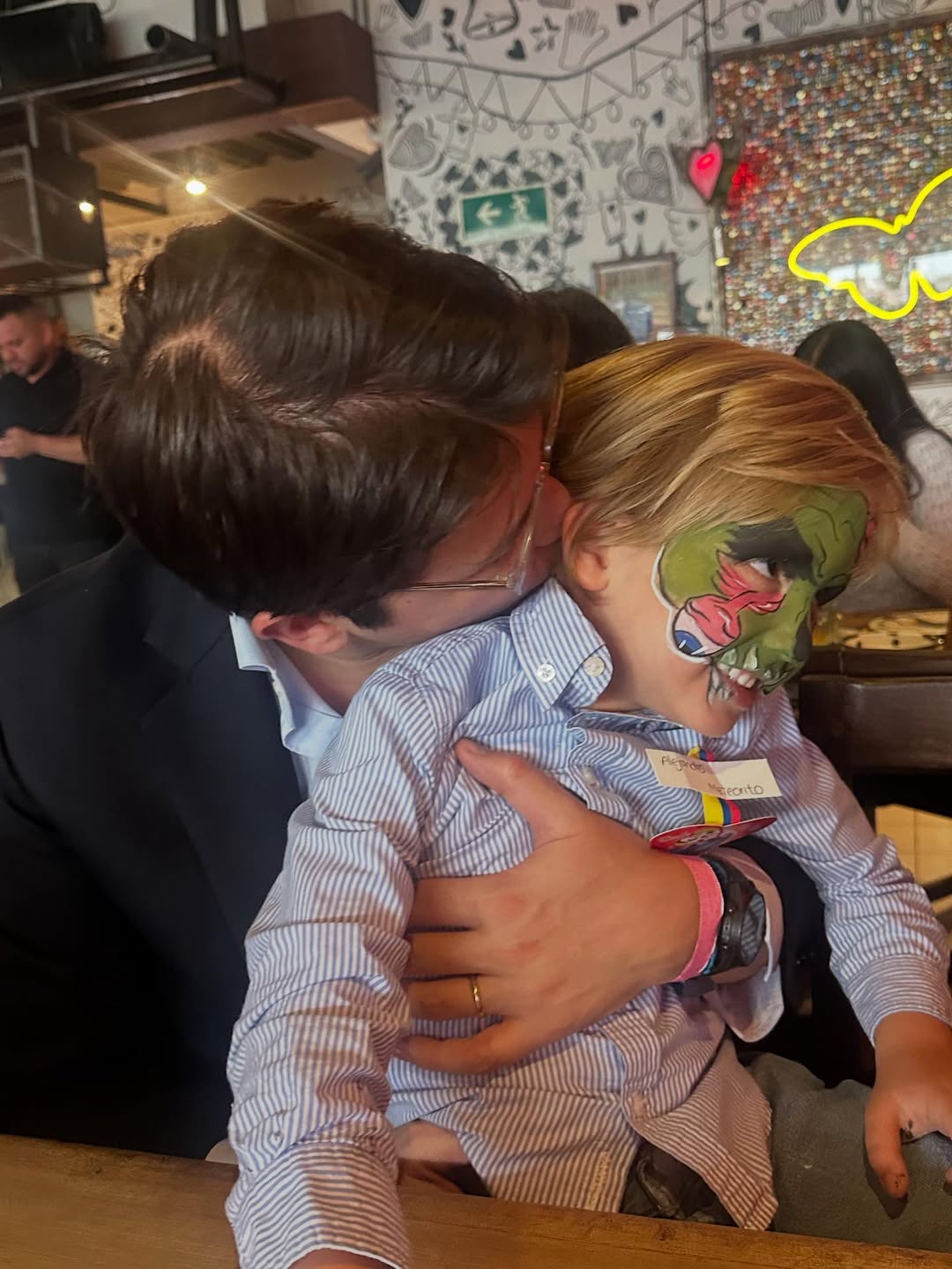 Miguel Uribe Turbay y su hijo Alejandro