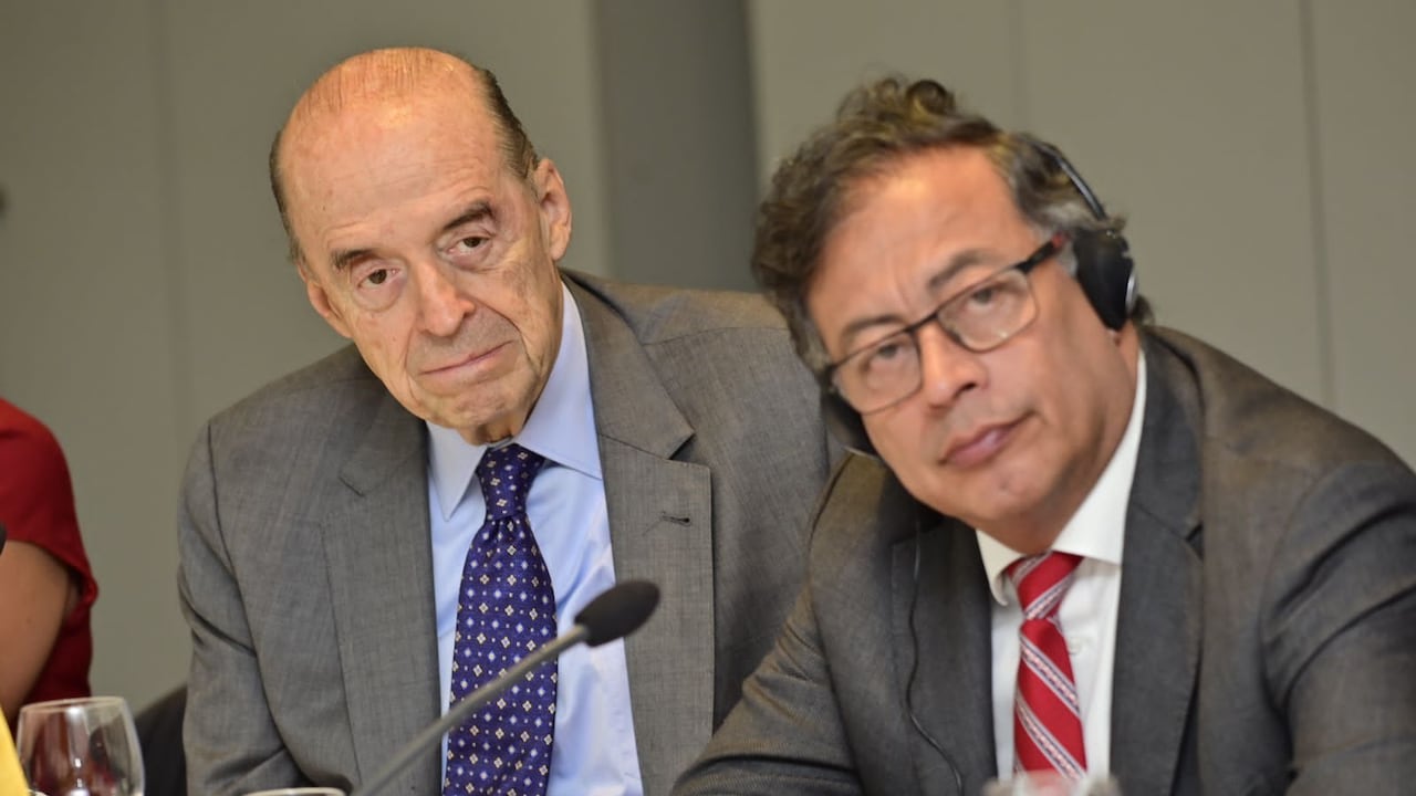 Álvaro Leyva arremete contra el presidente Petro y lo acusa de “jefe de la mafia” y de salir “drogado”