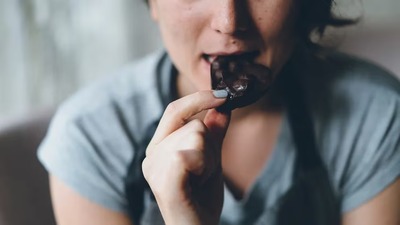 ¿Qué pasa en el cuerpo cuando se come chocolate negro?