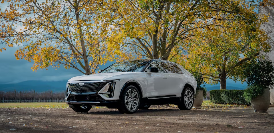 Una lujosa y reconocida marca de carros vuelve a Colombia tras 32 años: llega solo con eléctricos