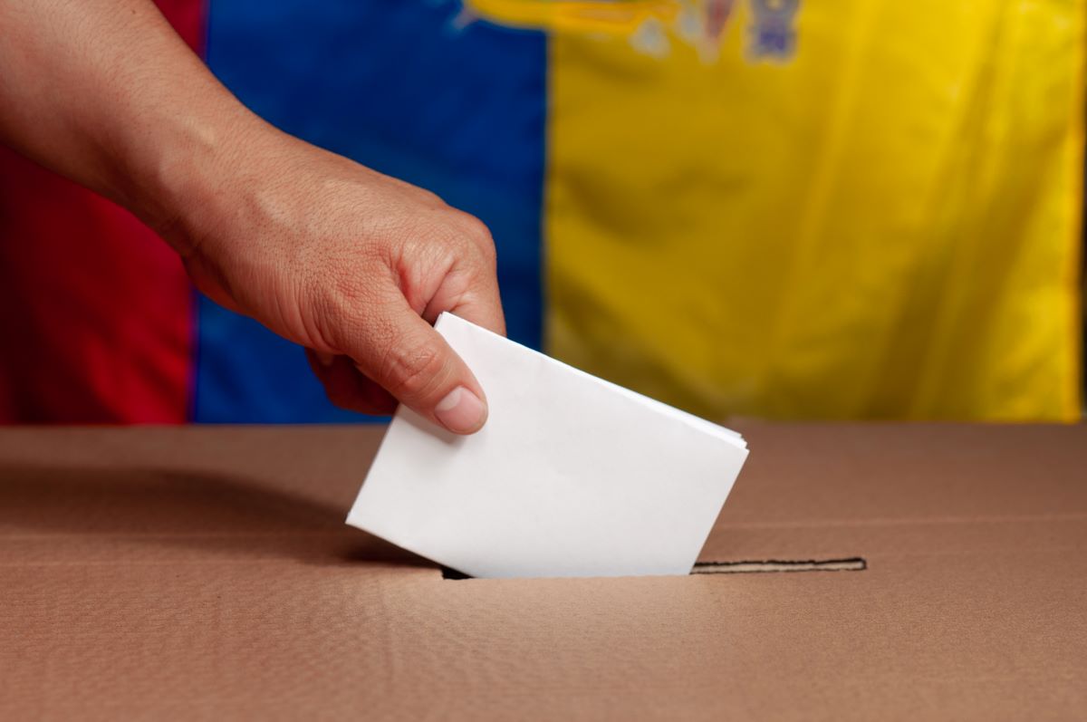 ¿Qué pasa si hay empate entre De la Espriella y Cepeda en la segunda vuelta? Esto dice la ley colombiana