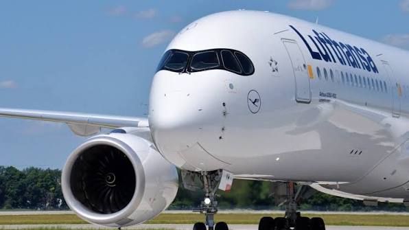 Revelan quién es el colombiano que intentó abrir puertas en vuelo Bogotá-Frankfurt y sus razones