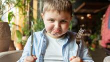 Restaurante cobra recargo a papás que van con niños que se portan mal