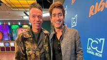 ¿Se parecen? Revelaron fotos inéditas de los amigos de ’Rigo’ de la novela en la vida real