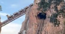 Turistas quedaron atrapados casi una hora en montaña rusa de Disney