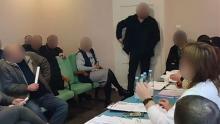En video | Imágenes sensibles: un político ucraniano detonó una granada en plena reunión. Así fue