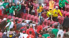 En video | Vergonzoso: así fueron las peleas entre hinchas colombianos durante partido contra México