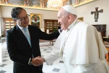 Estos fueron los regalos que intercambiaron el presidente Petro y el papa Francisco en su encuentro
