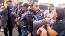 Periodista de Blu Radio tuvo que salir de la Plaza de Bolívar en medio de las marchas por insultos