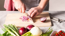 ¿De madera o de plástico? Esta es la mejor tabla de cortar para cocinar