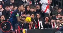 Hincha "le metió el dedo en la cola" a jugador rival en España