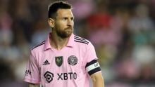 Messi le pegó un balonazo a una bebé durante un partido: así reaccionó la familia