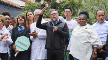 "Con o sin tarima caminaré en la marcha. Muchas veces han intentado silenciarme": presidente Petro