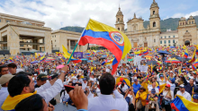 Marchas promovidas por el gobierno han sido ambientadas con la IA: no han faltado las críticas