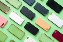 Pilas: debería quitarle la funda a su celular cada vez que lo pone a cargar. Le explicamos el porqué