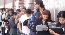 Tasa de desempleo en Colombia disminuyó en abril y llegó al 10.6%, según el Dane