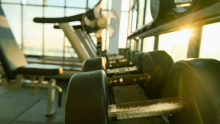Tragedia en un gimnasio en Indonesia: joven cayó de una caminadora desde el tercer piso