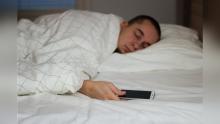Los detalles importan: ¿dónde debería poner el celular cuando duerme? No es bajo la almohada