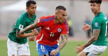 Polémica en las Eliminatorias: jugador chileno hizo gol con el arquero rival lesionado