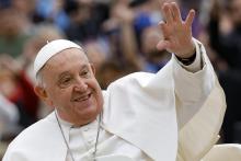 Vaticano difunde las primeras imágenes del Papa Francisco en el féretro